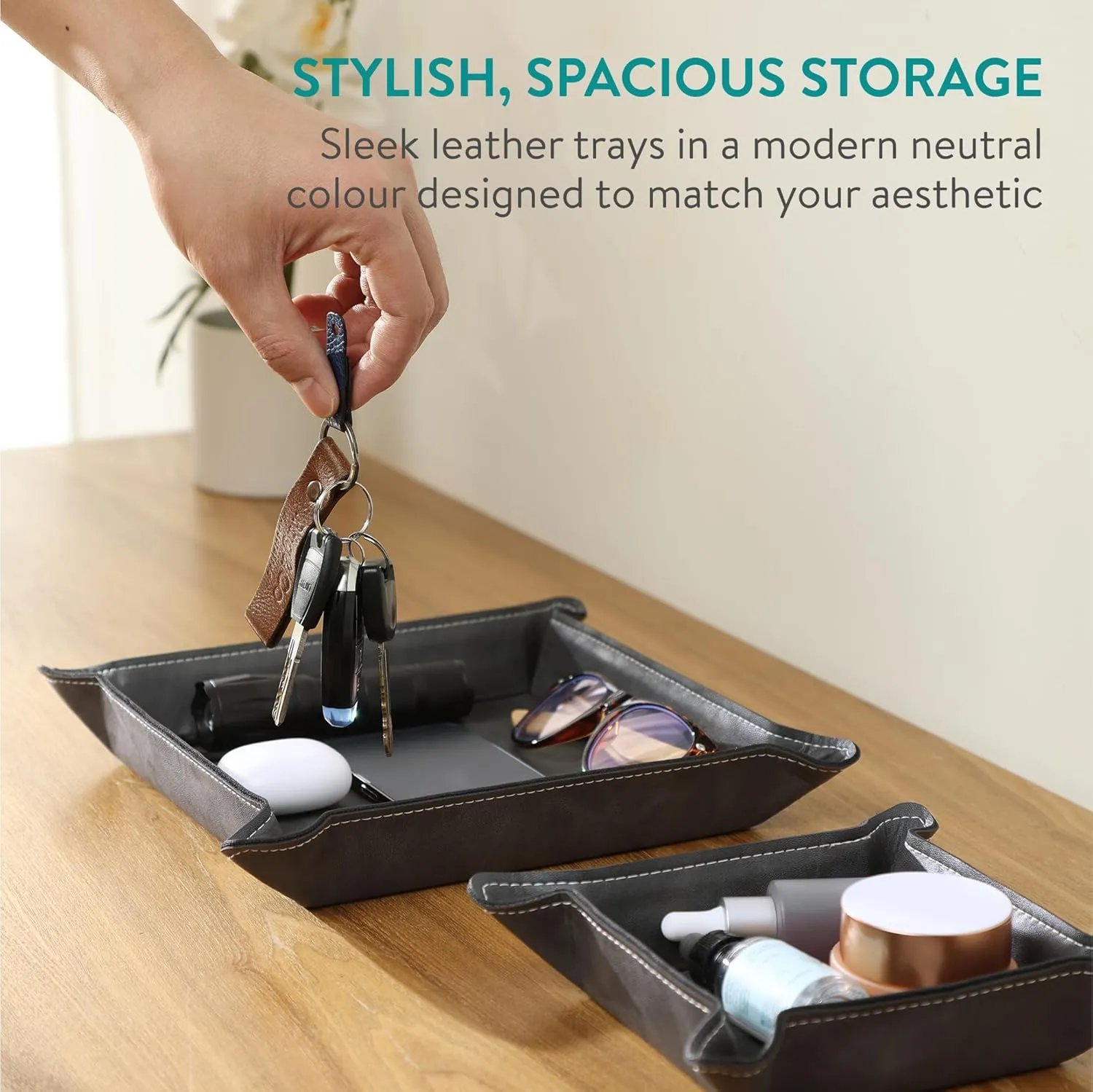 Navaris Square PU Leather Tray Set - Versatile Vanity or Bedside Table Organiser - Womens and Mens Coin Key or Valet Bowl - Stylish Storage Trays - Set of 2 - Black